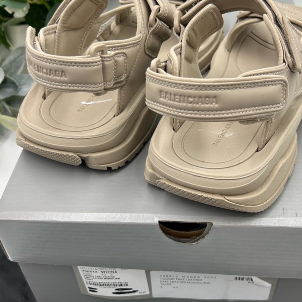 Men's Balenciaga tourist sandals . Size 9 - Picture 6 of 7